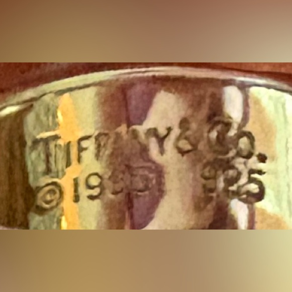TIFFANY & CO ATLAS RING 925 sterling silver. Comes with sterling silver chain. - Picture 3 of 4